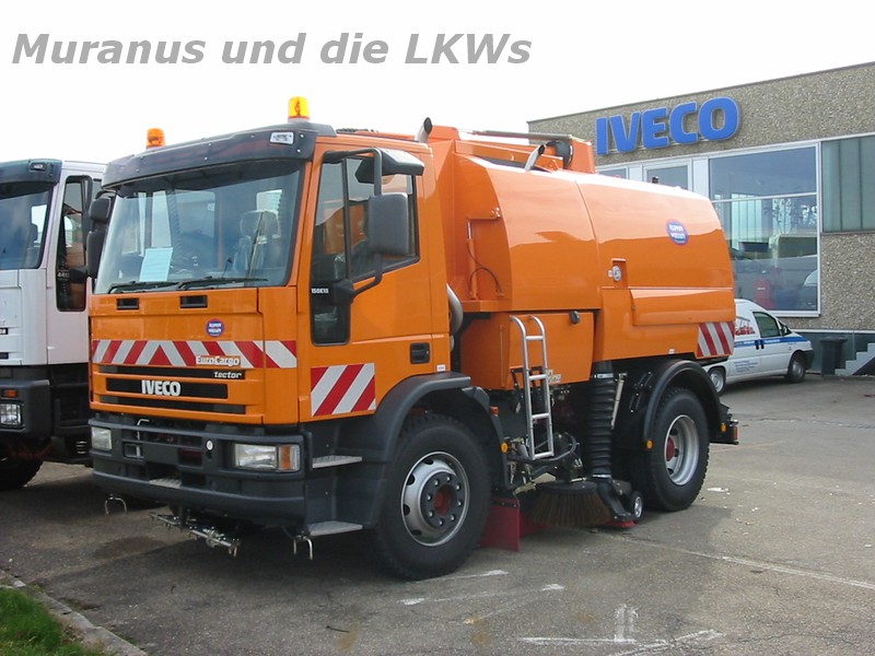 Iveco-EuroCargo-150E18-Kehrmaschine_20031108_001.JPG