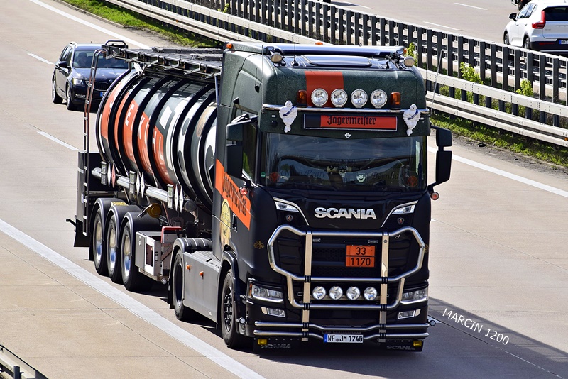 _DSC2269 SCANIA S NG-crop-Jägermeister.JPG