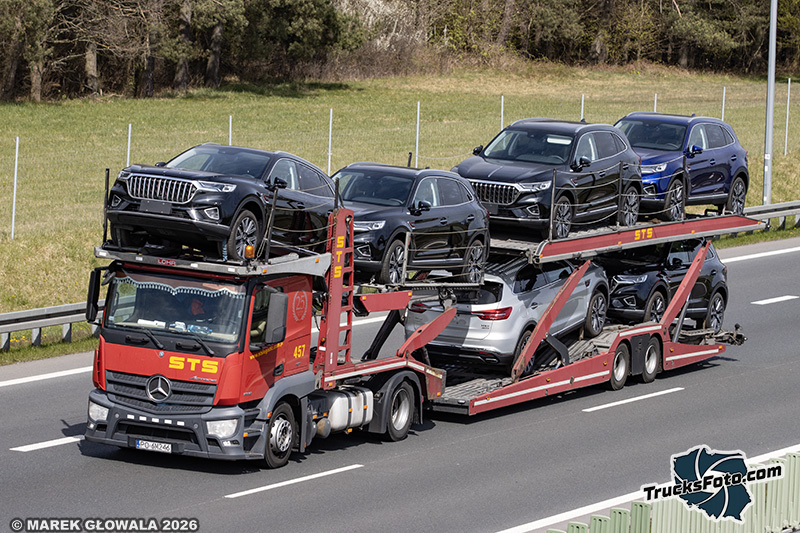 Mercedes-Benz Actros - STS 457 Hongqi HS5.jpg