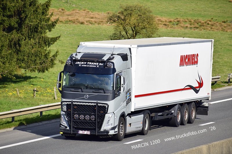 _DSC6692 JACKY TRANS BV-crop-VOLVO FH5.JPG