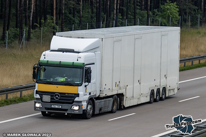 Mercedes-Benz Actros Mp2 est.jpg
