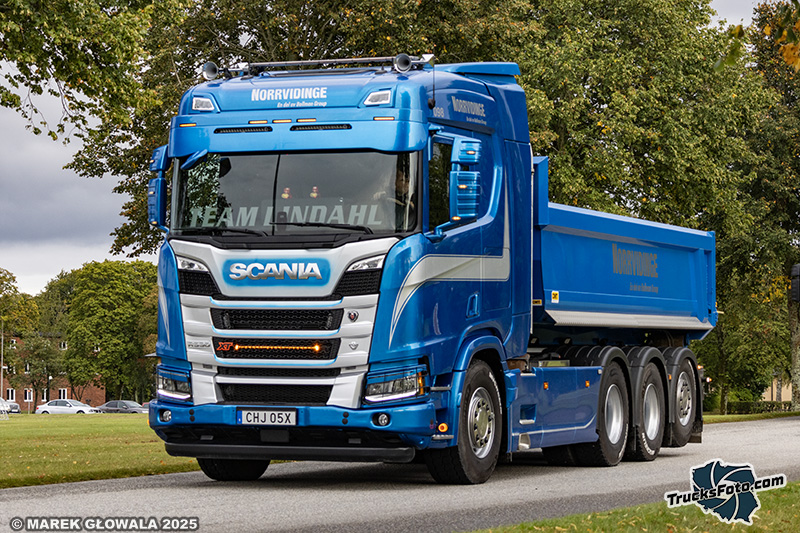 Scania R590 XT V8 - Norrvidinge.jpg