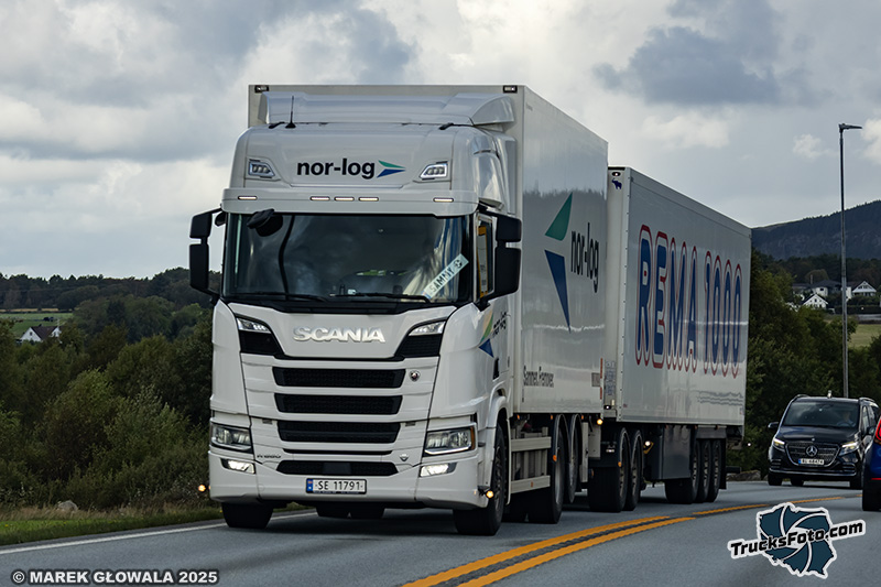 Scania R660 V8 - Nor-Log.jpg
