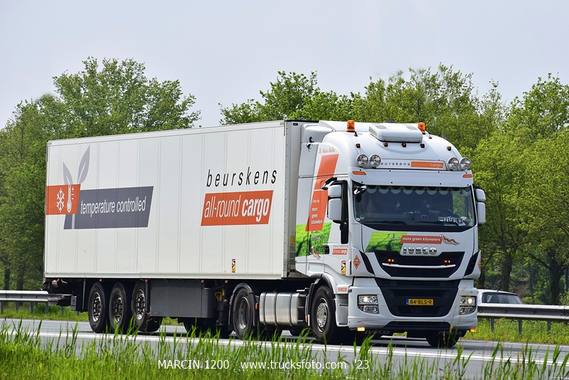 _DSC3206 BEURSKENS-crop-IVECO STRALIS.JPG