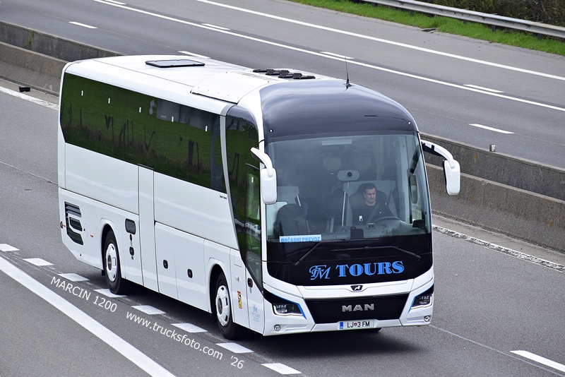 _DSC5937 AUTOBUS MAN-crop-FM TOURS.JPG