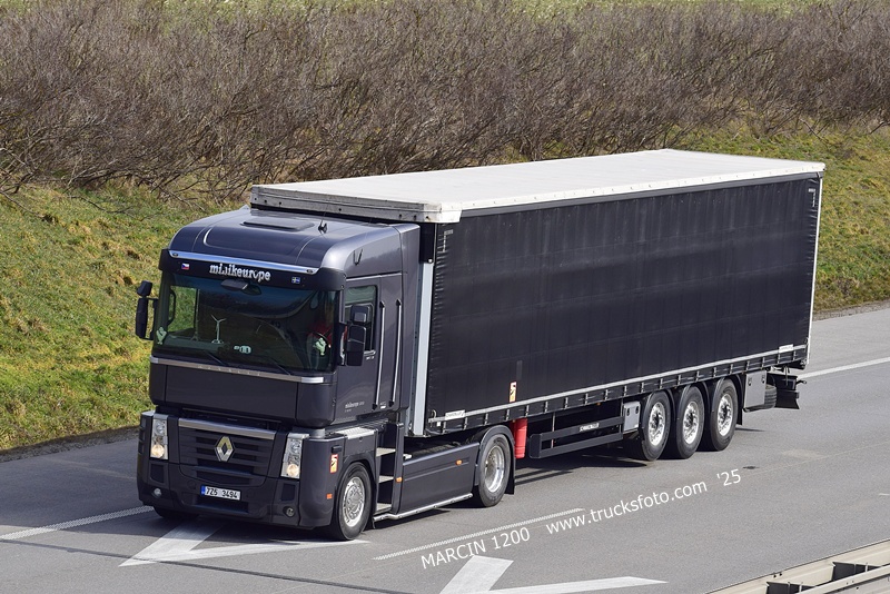 _DSC2510 MINIKEUROPE-crop-RENAULT MAGNUM.JPG