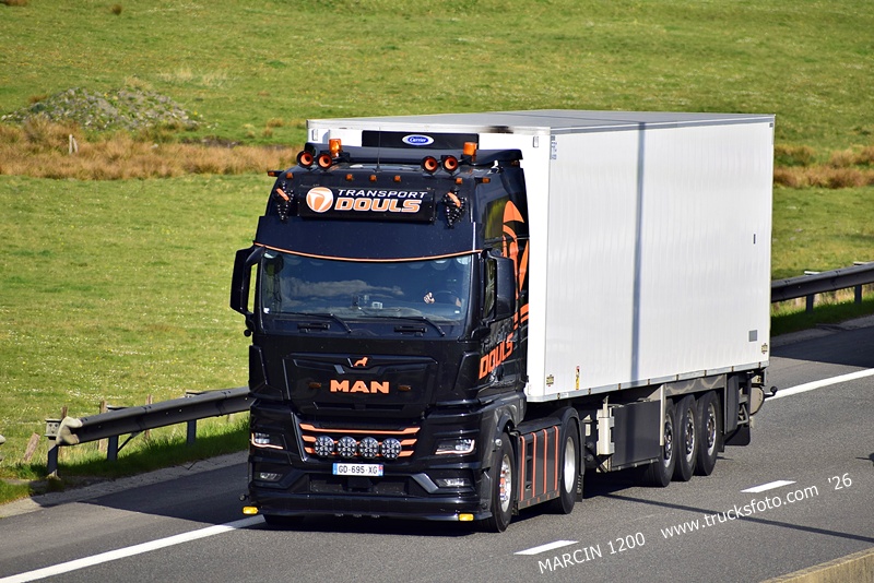 _DSC6728 TRANSPORT DOULS-crop-MAN TGX II.JPG