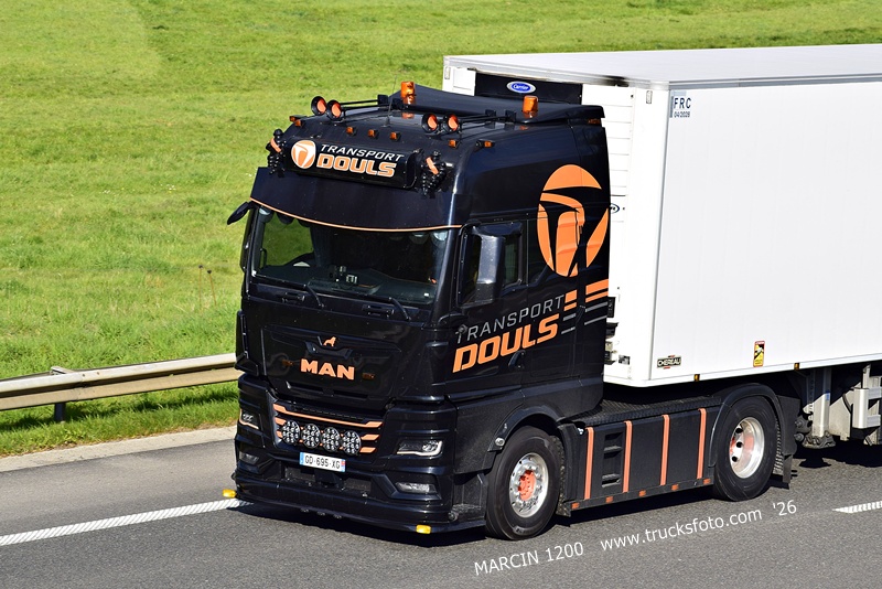 _DSC6729 TRANSPORT DOULS-crop-MAN TGX II.JPG