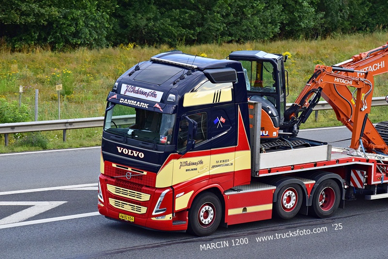 _DSC8213 J.O.PEDERSEN-crop-VOLVO FH5.JPG