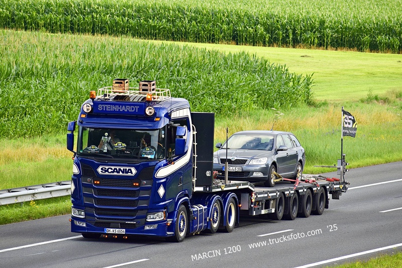 _DSC1050 STEINHARDT-crop-Scania 590S V8.JPG