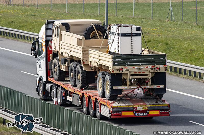 Iveco S-Way 530 Opertowski - Oshkosh M1083 FMTV.jpg