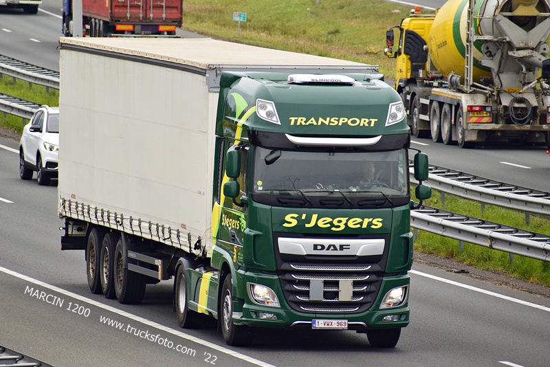 _DSC4362 S'JEGERS-crop-DAF XF 106 II.JPG