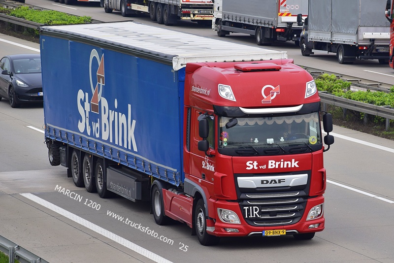 _DSC4240 ST VD BRINK-crop-DAF XF 106 II.JPG