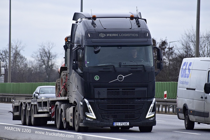 _DSC1879 PEAK LOGISTICS-crop-VOLVO FH5.JPG