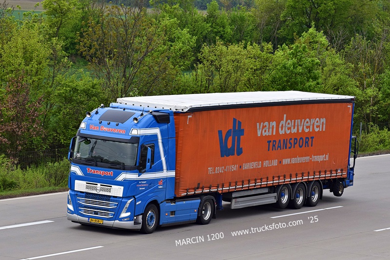 _DSC5515 VAN DEUVEREN-crop-VOLVO FH5.JPG