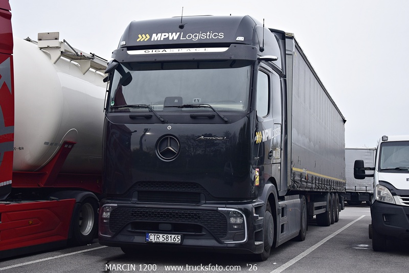 _DSC4568 MPW LOGISTICS-crop-ActrosL ProCabin.JPG