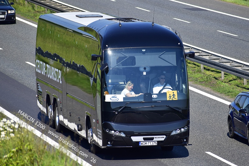 _DSC7787 AUTOBUS NEOPLAN-crop-CELTUR TOURIST.JPG