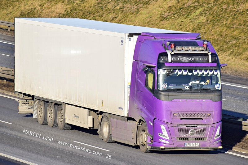 _DSC0829 AERO-crop-VOLVO FH AERO.JPG