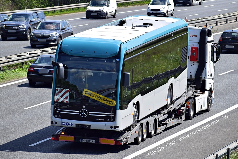 _DSC7944 AUTOBUS MERCEDES-crop-eCITARO.JPG