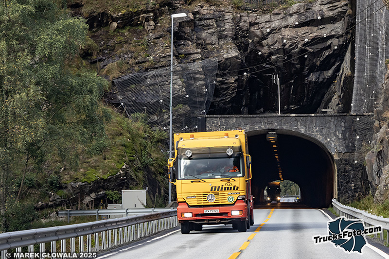 Mercedes-Benz Actros MP1 - Olimb.jpg