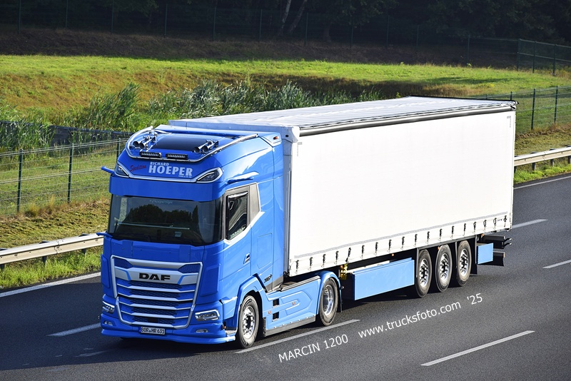 _DSC8351 HOEPER-crop-DAF XG.JPG