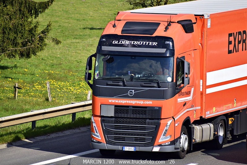 _DSC6621 EXPRESS TRAILERS-crop-VOLVO FH5.JPG