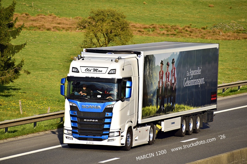 _DSC6852 OLD MAN-crop-SCANIA S650 V8.JPG