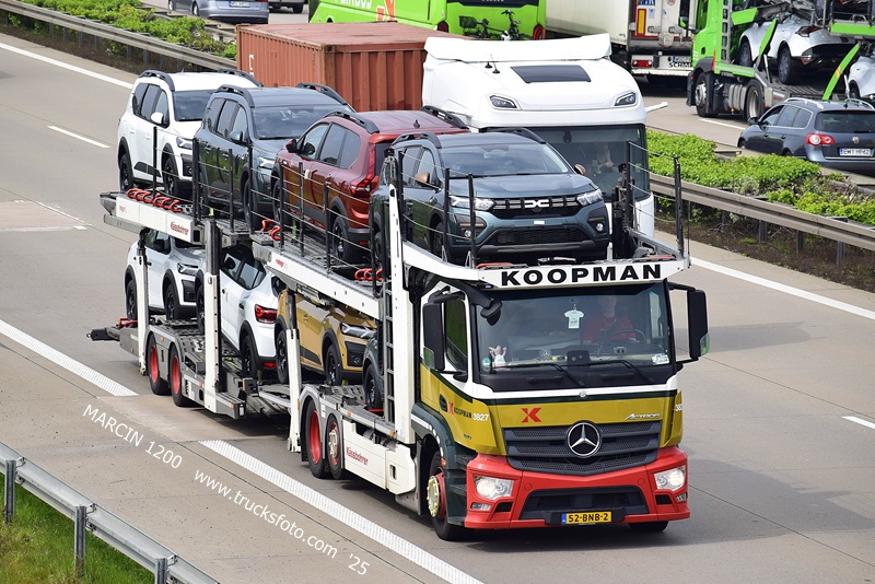 _DSC4662 KOOPMAN-crop-ACTROS.JPG
