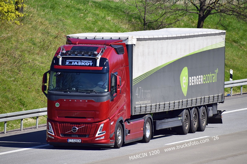 _DSC6931 Z.JASKOT-crop-VOLVO FH AERO.JPG