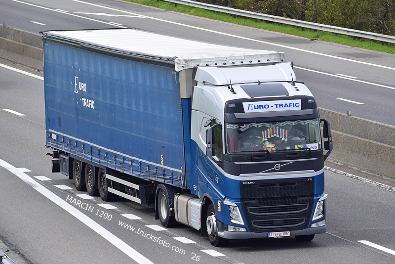 _DSC5462 EURO TRAFIC-crop-VOLVO FH4.JPG