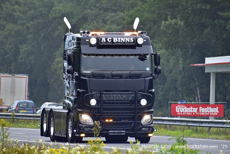 _DSC0583 A C BINNS-crop-DAF XF 106 II.JPG