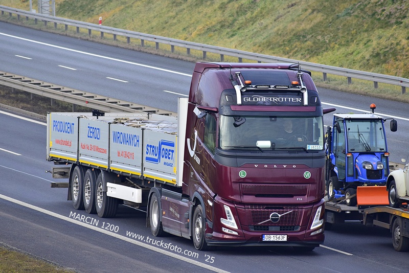 _DSC8703 STRUNOBET-crop-Volvo FH Aero 30lat Volvo w Polsce.JPG