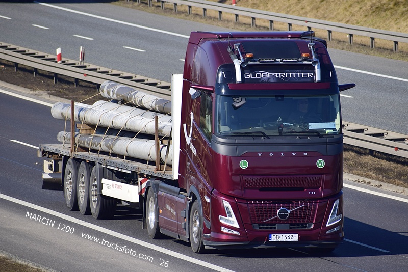 _DSC2255 Strunobet-crop-Volvo FH Aero 30lat Volvo w Polsce.JPG