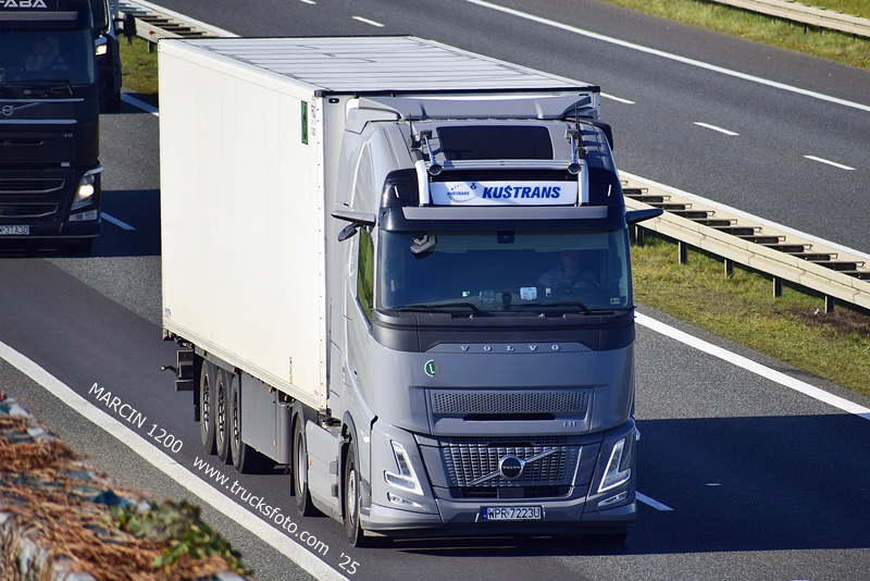 _DSC4151 KUŚTRANS-crop-VOLVO FH AERO.JPG