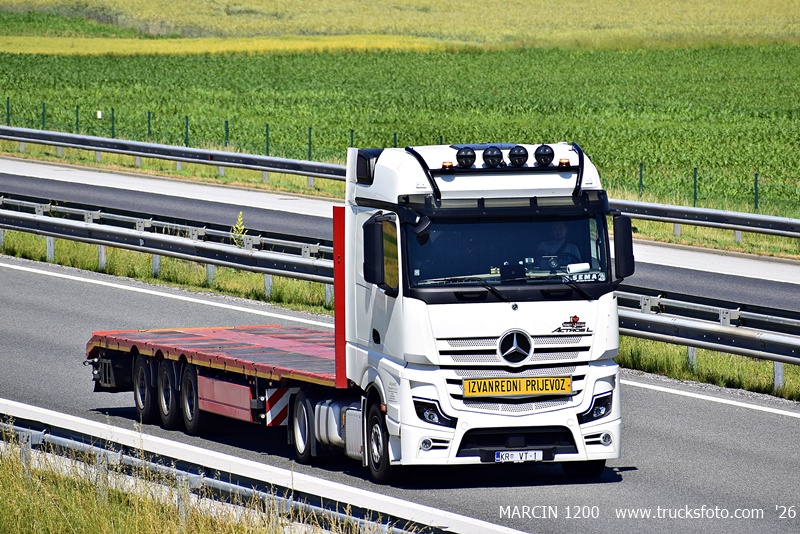 _DSC8821-crop-VALJAVEC TRANSPORT - ActrosL MP5.JPG