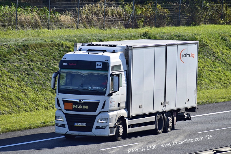 _DSC3616 OPTIMA.LOG-crop-MAN TGX.JPG
