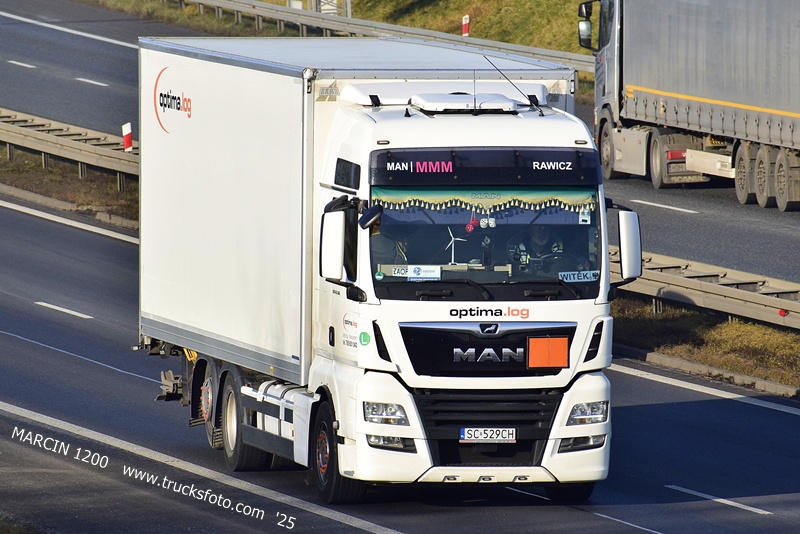 _DSC7771 OPTIMA.LOG-crop-MAN TGX.JPG