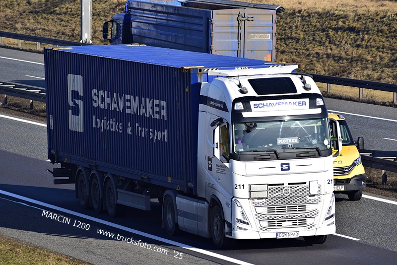 _DSC2478 SCHAVEMAKER-crop-VOLVO FH5.JPG