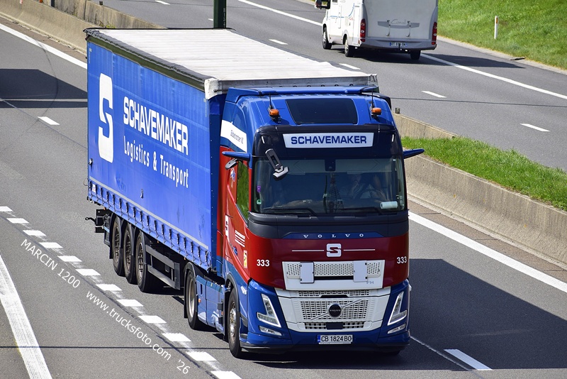 _DSC6427 SCHAVEMAKER-crop-VOLVO FH AERO.JPG