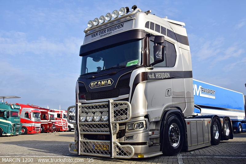 _DSC1318 VAN DER HEIJDEN-crop-SCANIA S.JPG