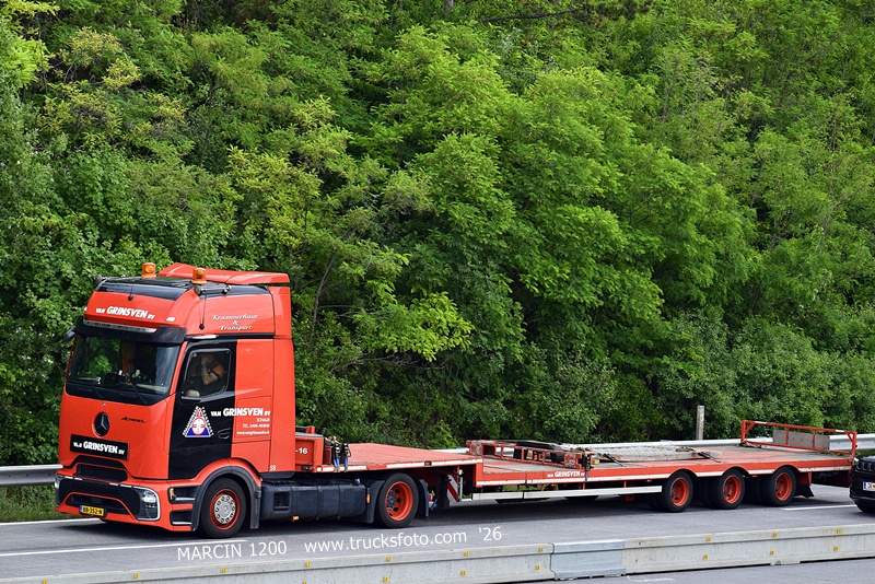 _DSC9258 VAN GRINSVEN-crop-ActrosL ProCabin.JPG