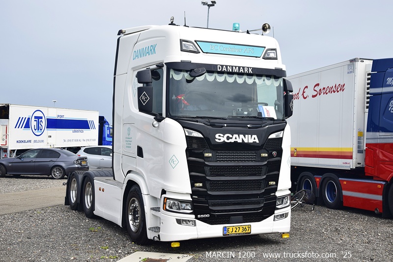 _DSC1613 BC CONTAINER APS-crop-SCANIA S500.JPG
