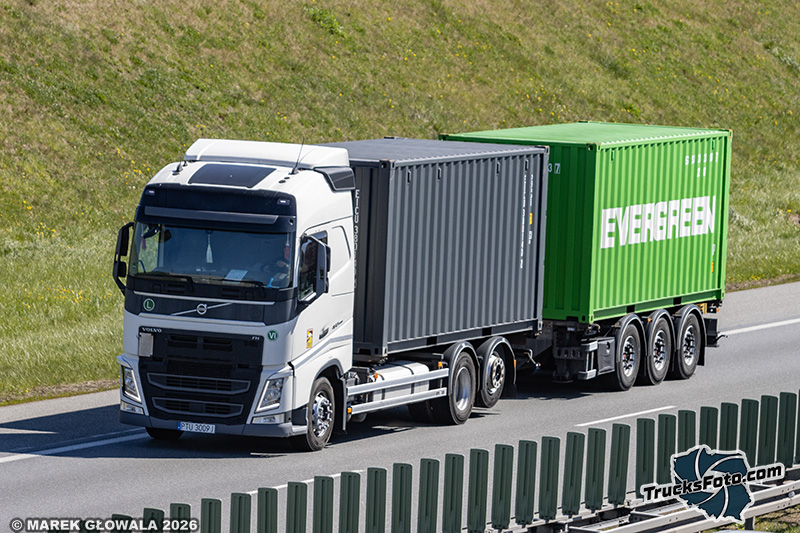 Volvo FH4 tridem.jpg