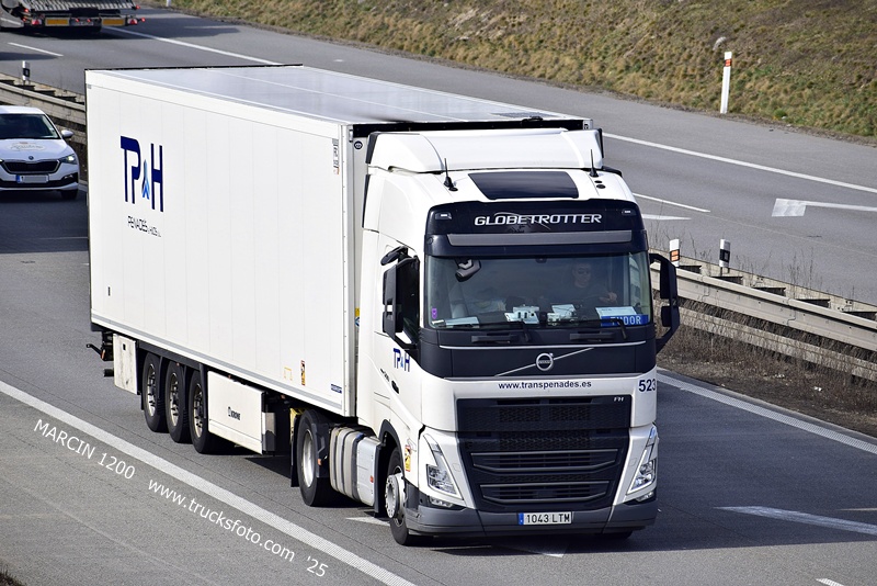 _DSC2615 TRANSPENADES TPH-crop-VOLVO FH5.JPG