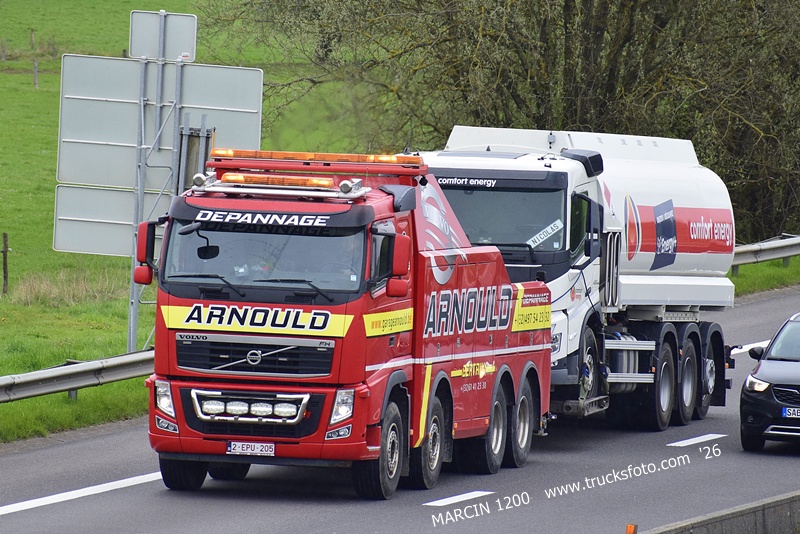_DSC5274 ARNOULD HOLOWNIK-crop-VOLVO FH3.JPG