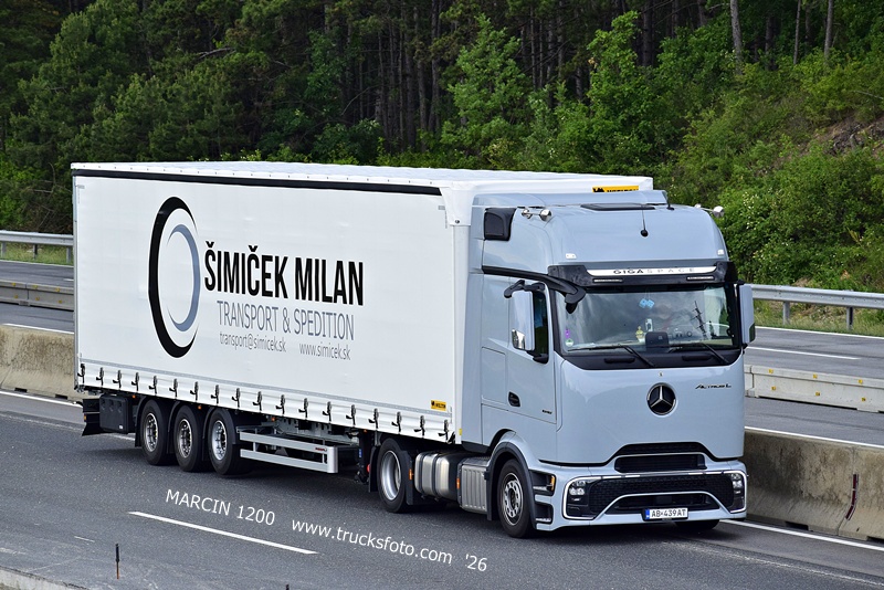 _DSC9272 SIMICEK MILAN-crop-ActrosL ProCabin.JPG