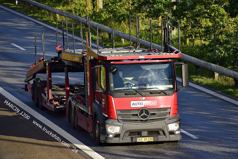 _DSC4224 AUTO LOGK-crop-ACTROS.JPG