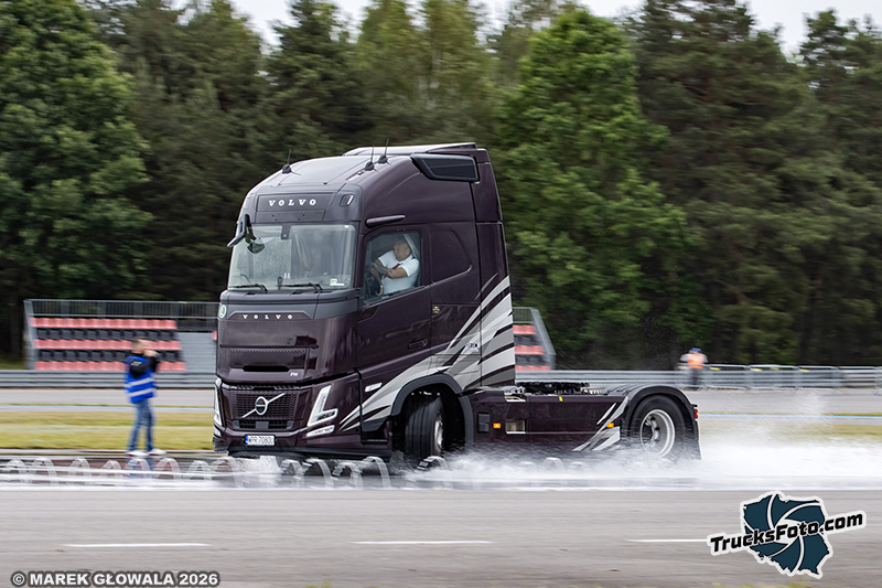 Volvo FH Aero demo3.jpg