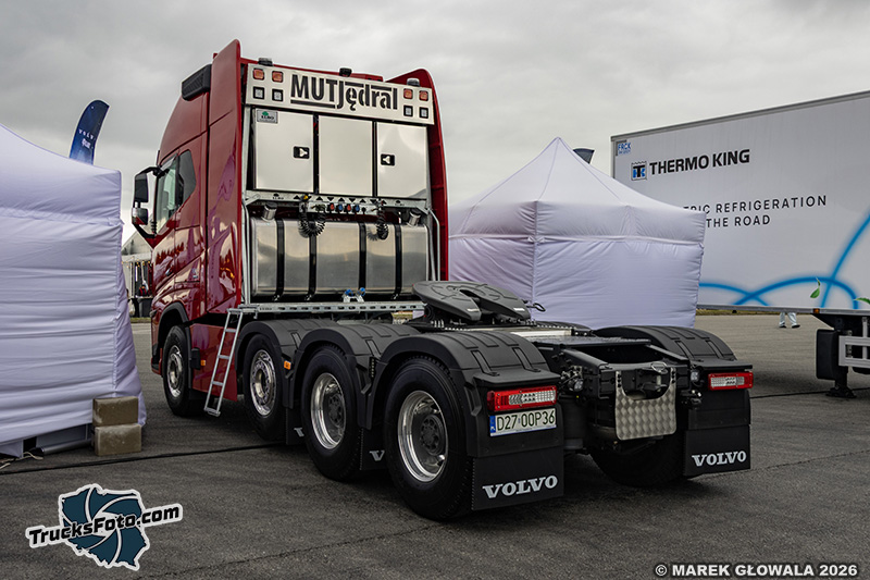 Volvo FH16 MUT Jędral.jpg