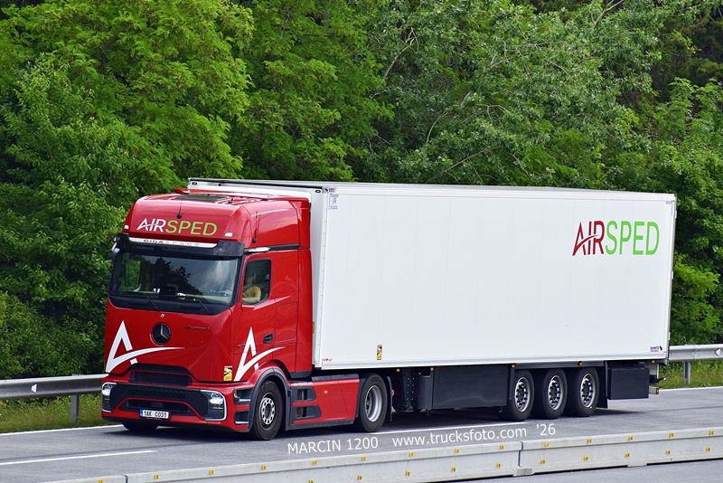 _DSC9247-crop-AIRSPED-ActrosL ProCabin.JPG
